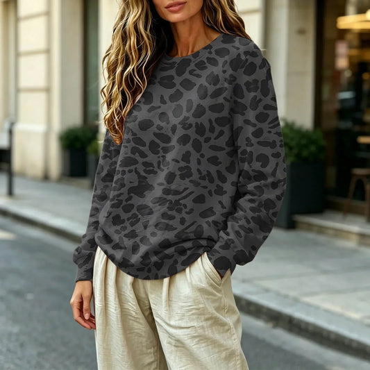 Oversized Leopard Print Sweatshirt with Round Neckline and Long Sleeves