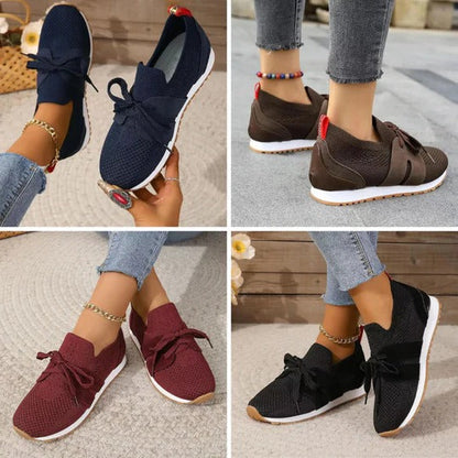 Low-Top Training Sneakers with Cushioned Sole and Adjustable Lace Closure