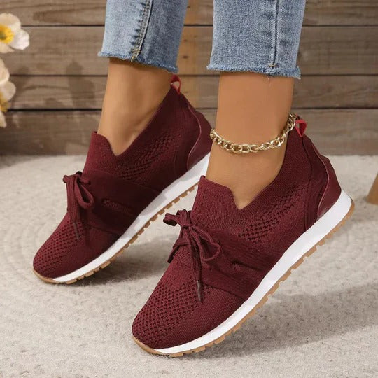 Low-Top Training Sneakers with Cushioned Sole and Adjustable Lace Closure
