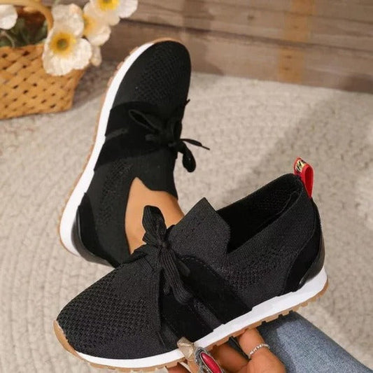 Low-Top Training Sneakers with Cushioned Sole and Adjustable Lace Closure