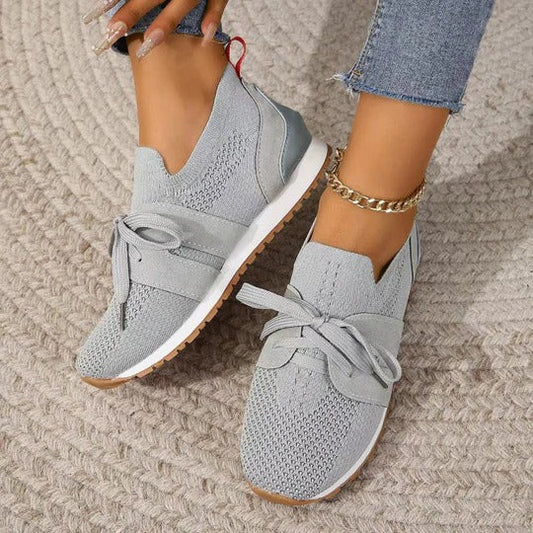 Low-Top Training Sneakers with Cushioned Sole and Adjustable Lace Closure