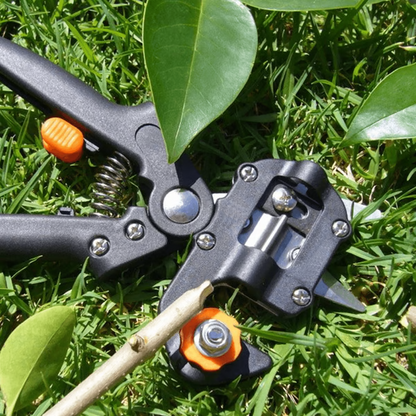 Grafting Tool with Three Interchangeable Blades and Ergonomic Handle, Safety Lock